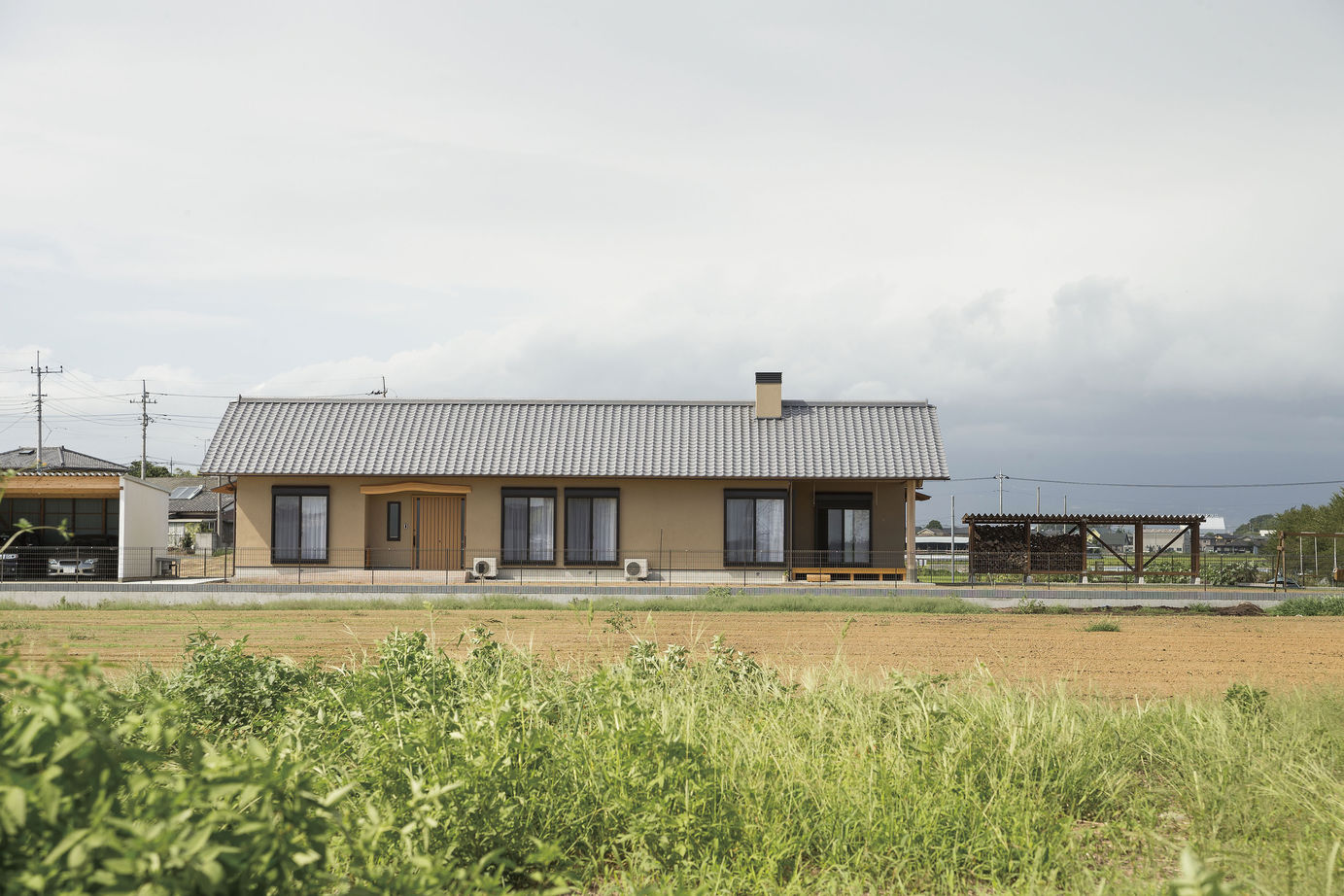 杉内建設 【本体価格2380万円/約45坪/平屋】存在感ある現しの梁、広々と感じる勾配天井。ゆっくりと時間が流れる平屋の建築実例画像10