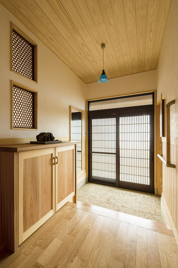 杉内建設 【本体価格3052万円/60坪/二世帯住宅】職人技が光る美しいむくり屋根と古民家を思わせる柿渋色の杉の外壁の建築実例画像8