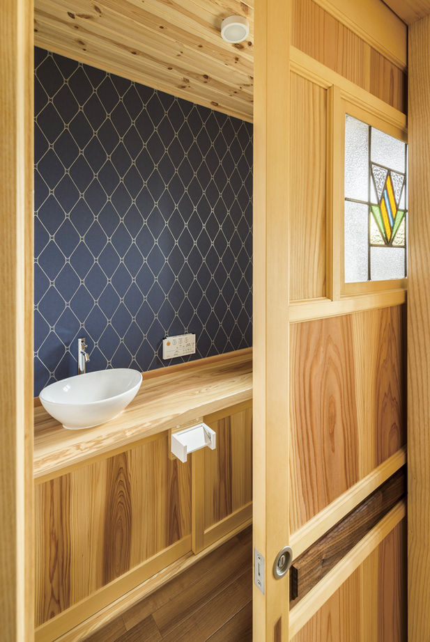 杉内建設 【本体価格3052万円/60坪/二世帯住宅】職人技が光る美しいむくり屋根と古民家を思わせる柿渋色の杉の外壁の建築実例画像10