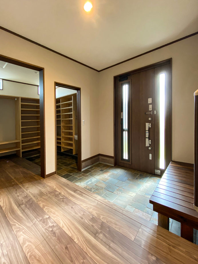 杉内建設 【本体価格2423万円/40.3坪/平屋】蓄電池付き！全館空調の平屋。ドッグラン付きのお庭にワンちゃんも大満足の建築実例画像2