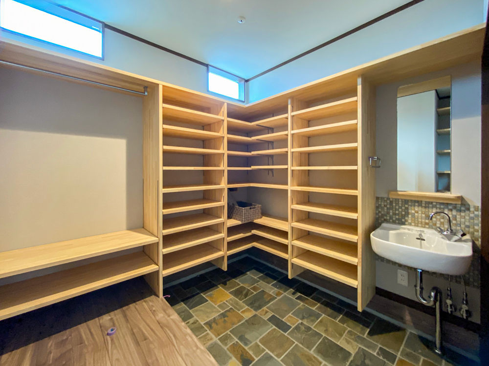 杉内建設 【本体価格2423万円/40.3坪/平屋】蓄電池付き！全館空調の平屋。ドッグラン付きのお庭にワンちゃんも大満足の建築実例画像3