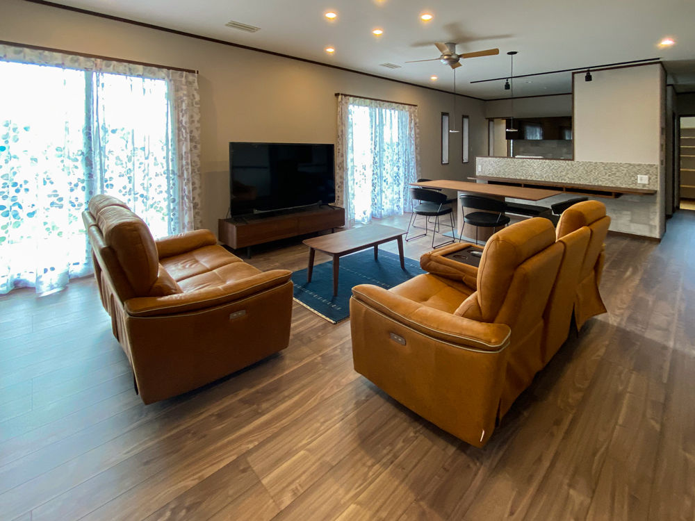 杉内建設 【本体価格2423万円/40.3坪/平屋】蓄電池付き！全館空調の平屋。ドッグラン付きのお庭にワンちゃんも大満足の建築実例画像4