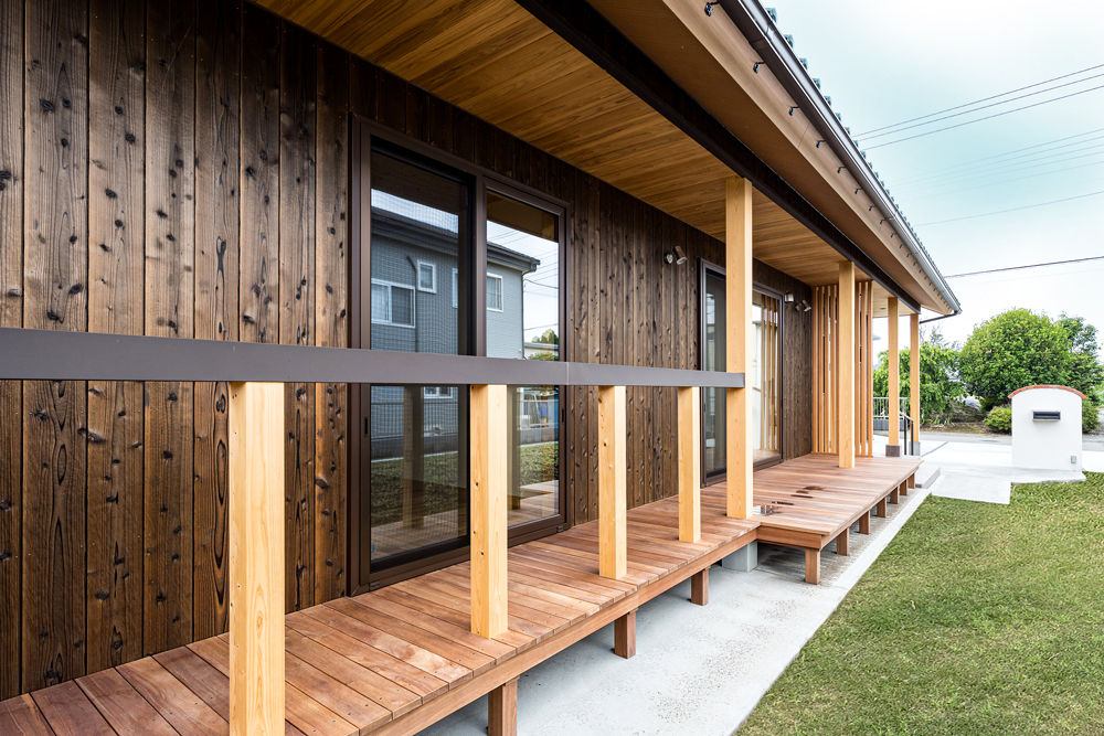 杉内建設 【本体価格2400万円/38坪/二階建て】焼杉の外壁にレンガ造りの炉壁。和洋の伝統が融合した家の建築実例画像1