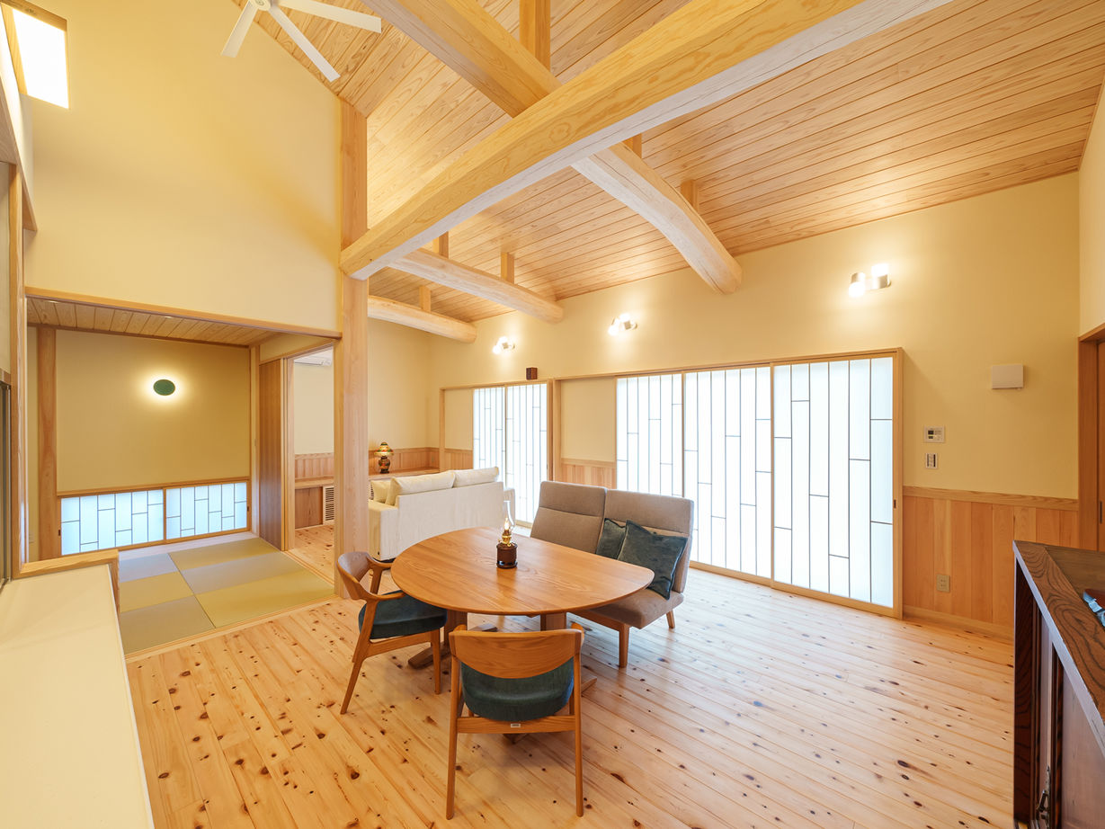 杉内建設 【本体価格2181万円/32坪/平屋】あみだ意匠障子が個性的な木曽檜が香る平屋の建築実例画像2