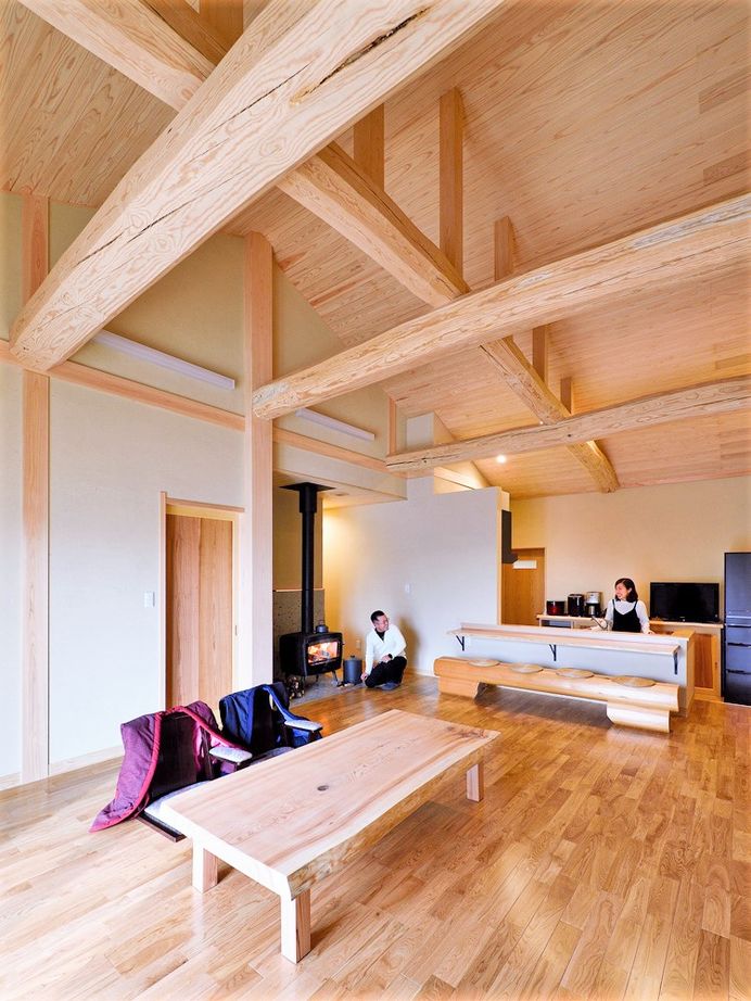 杉内建設  【本体価格2325万円/35坪/平屋】造作カウンターキッチンで家族と晩酌を楽しむ薪ストーブのある純和風住宅の建築実例画像2