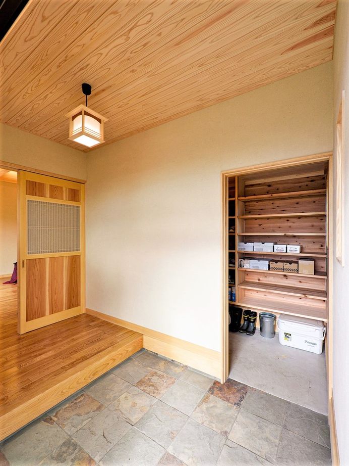 杉内建設  【本体価格2325万円/35坪/平屋】造作カウンターキッチンで家族と晩酌を楽しむ薪ストーブのある純和風住宅の建築実例画像8