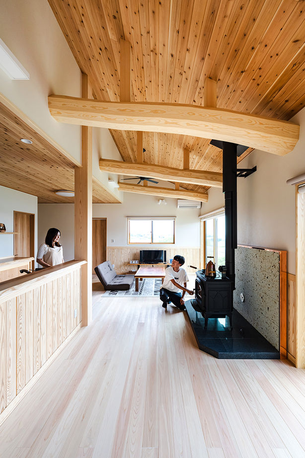 杉内建設 【本体価格2436万円/33坪/平屋】土間DIYルーム×薪ストーブ 無垢板好きの山小屋風の家の建築実例画像2