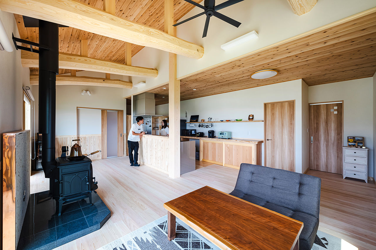 杉内建設 【本体価格2436万円/33坪/平屋】土間DIYルーム×薪ストーブ 無垢板好きの山小屋風の家の建築実例画像3