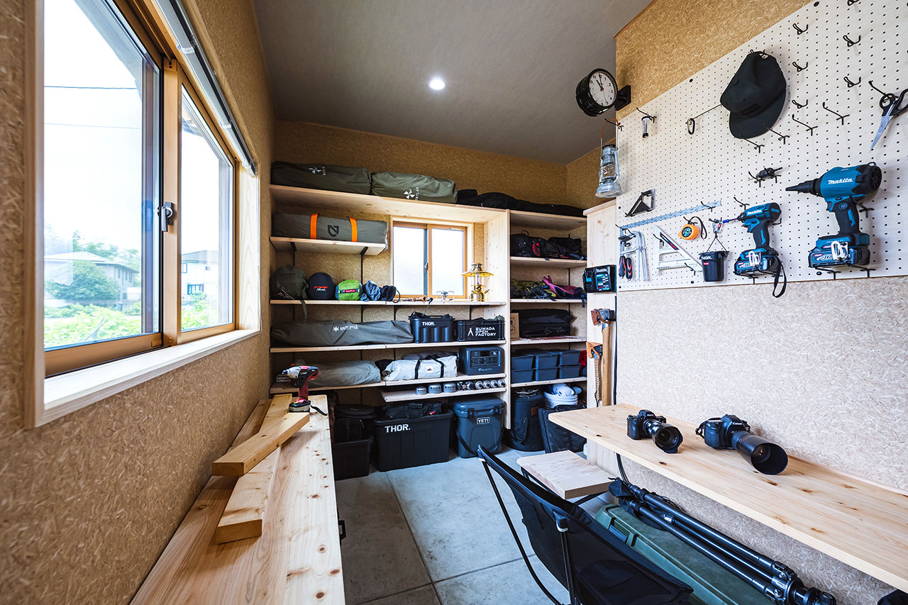 杉内建設 【本体価格2436万円/33坪/平屋】土間DIYルーム×薪ストーブ 無垢板好きの山小屋風の家の建築実例画像4