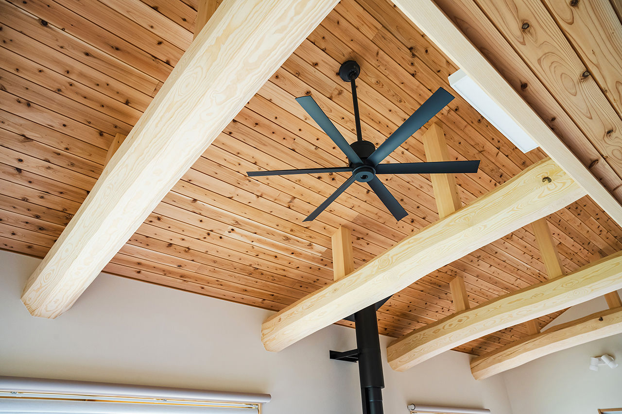 杉内建設 【本体価格2436万円/33坪/平屋】土間DIYルーム×薪ストーブ 無垢板好きの山小屋風の家の建築実例画像6