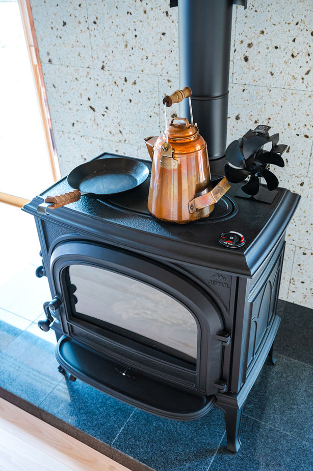 杉内建設 【本体価格2436万円/33坪/平屋】土間DIYルーム×薪ストーブ 無垢板好きの山小屋風の家の建築実例画像8