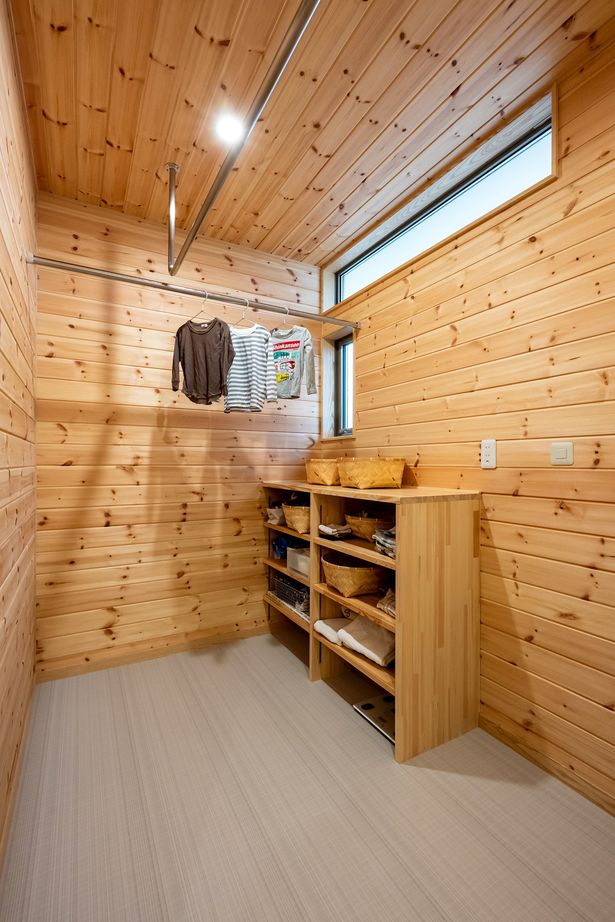 杉内建設 【本体価格2184万円/32.1坪/平屋】薪ストーブで快適。自然素材を使用した丸太梁が美しい平屋の建築実例画像8