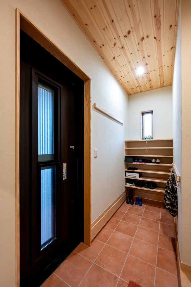 杉内建設 【本体価格2184万円/32.1坪/平屋】薪ストーブで快適。自然素材を使用した丸太梁が美しい平屋の建築実例画像10