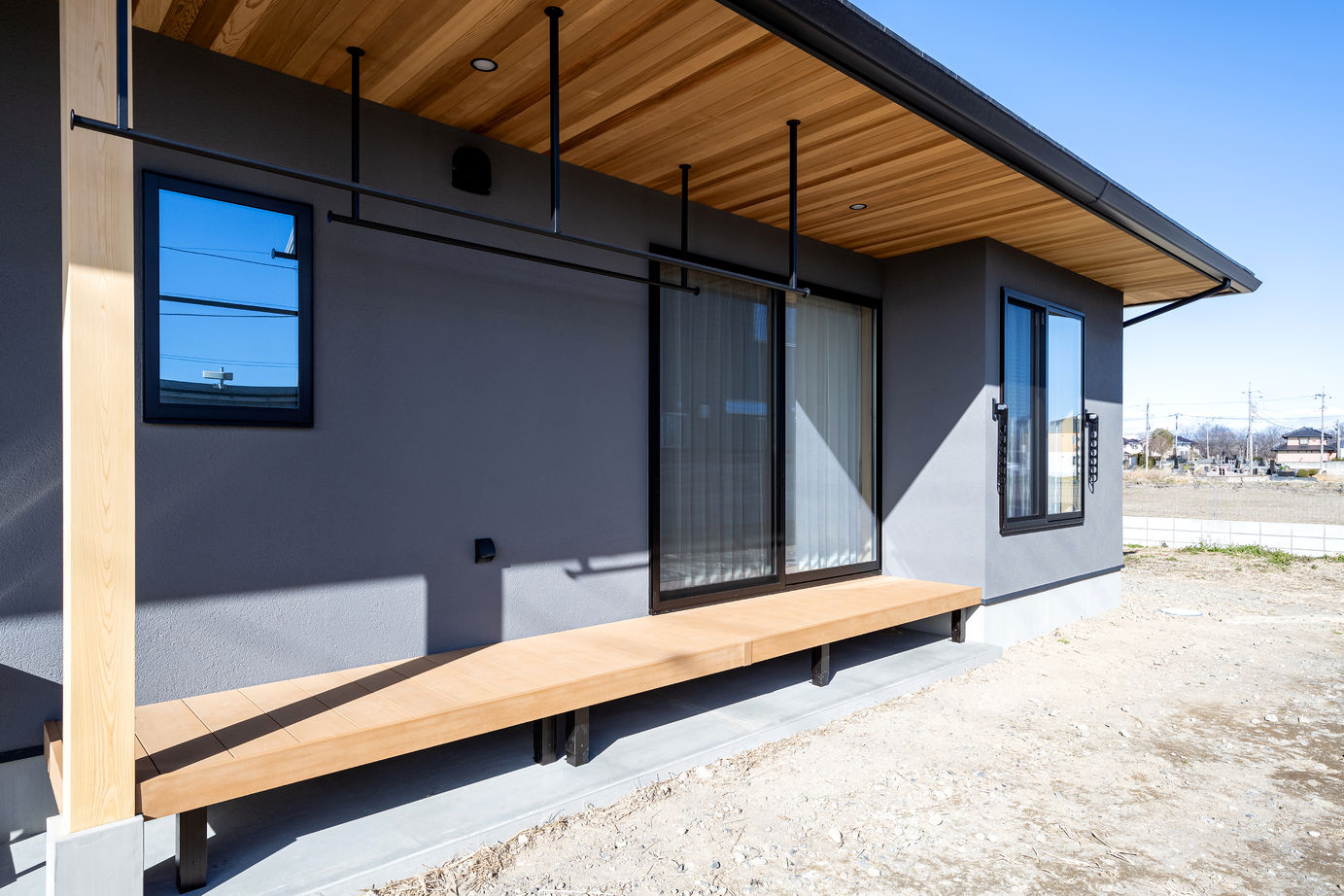 杉内建設 【本体価格2390万円/約35坪/平屋】木目の美しい軒天上が全方向から楽しめる寄棟の平屋の建築実例画像5