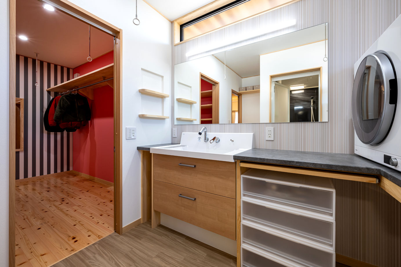 杉内建設 【本体価格2390万円/約35坪/平屋】木目の美しい軒天上が全方向から楽しめる寄棟の平屋の建築実例画像8