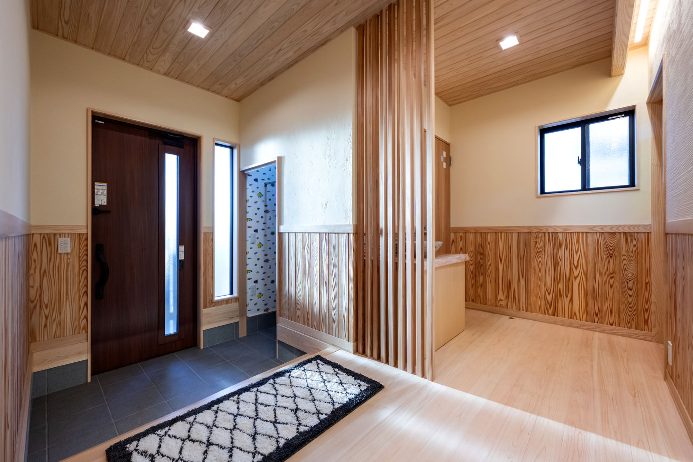 杉内建設 【本体価格2390万円/約35坪/平屋】木目の美しい軒天上が全方向から楽しめる寄棟の平屋の建築実例画像9