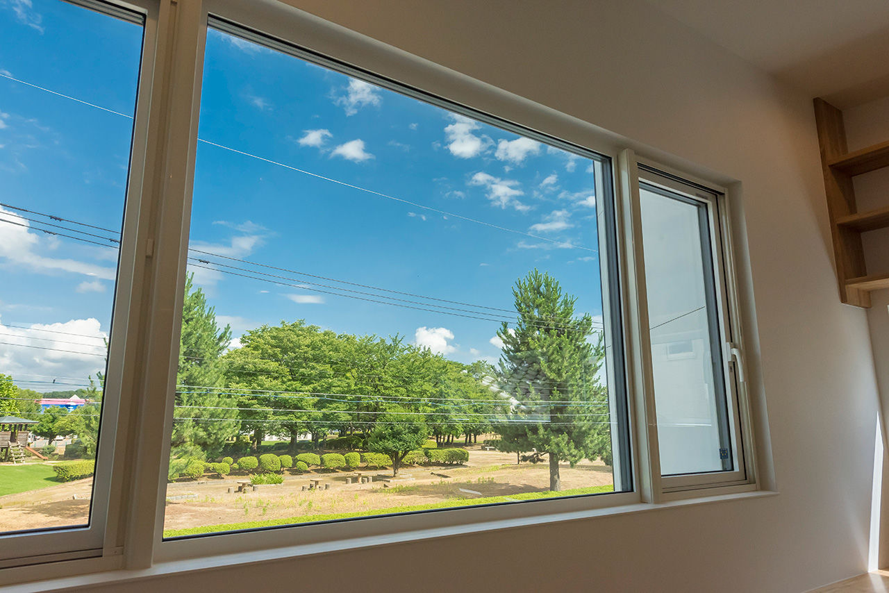 Nstyle+oneナカヒロハウジング 【2600～2699万円×事務所兼用住宅】パークビューを楽しむ2階リビング。温熱環境にこだわり全窓にAPW(R)430の建築実例画像10