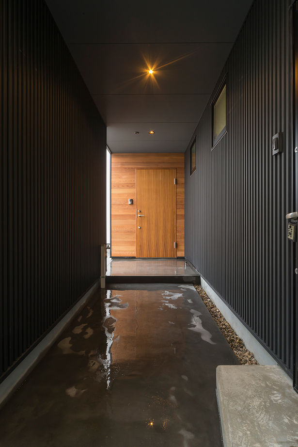 Nstyle+oneナカヒロハウジング 【1900～1999万円×2階リビング×2世帯住宅】開放感を高めるダイナミックな吹抜け階段の建築実例画像2