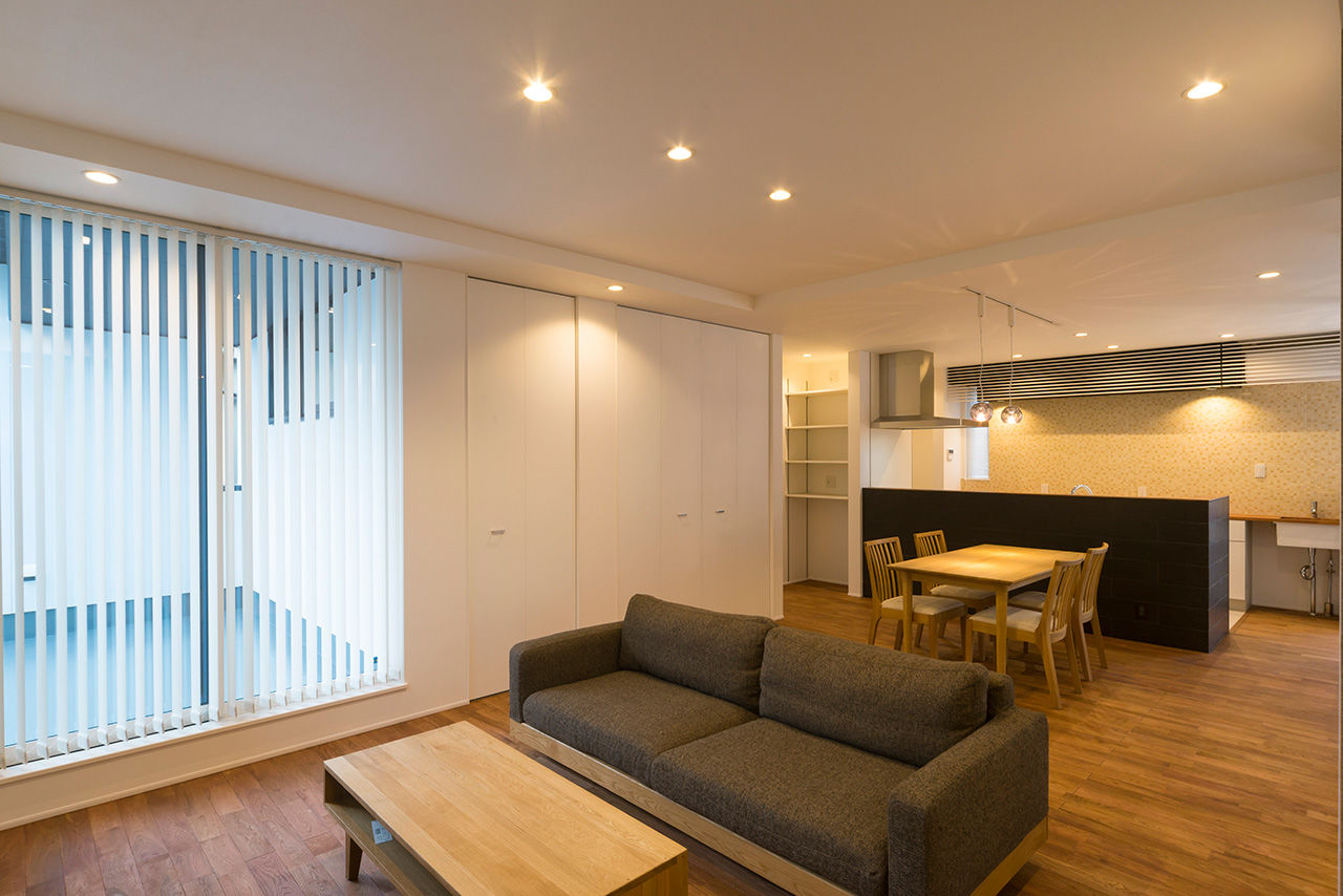 Nstyle+oneナカヒロハウジング 【1900～1999万円×2階リビング×2世帯住宅】開放感を高めるダイナミックな吹抜け階段の建築実例画像6