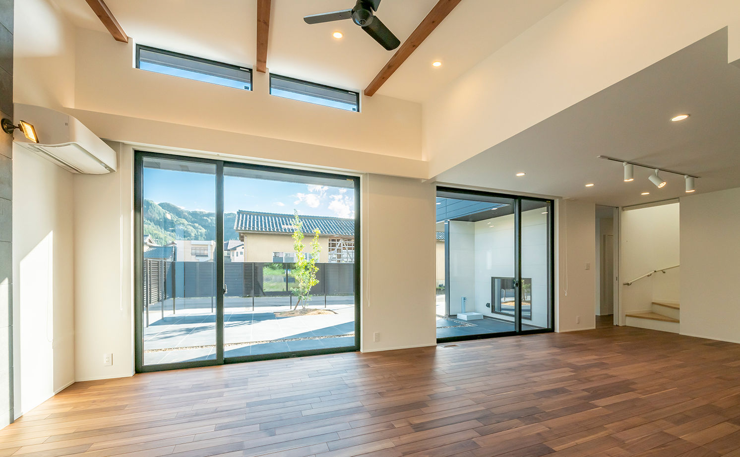 Nstyle+oneナカヒロハウジング 【2500万円～2999万円×大空間】雪を落とす大きな傾斜の屋根。タイルデッキはみんなが集まる楽しい空間の建築実例画像8