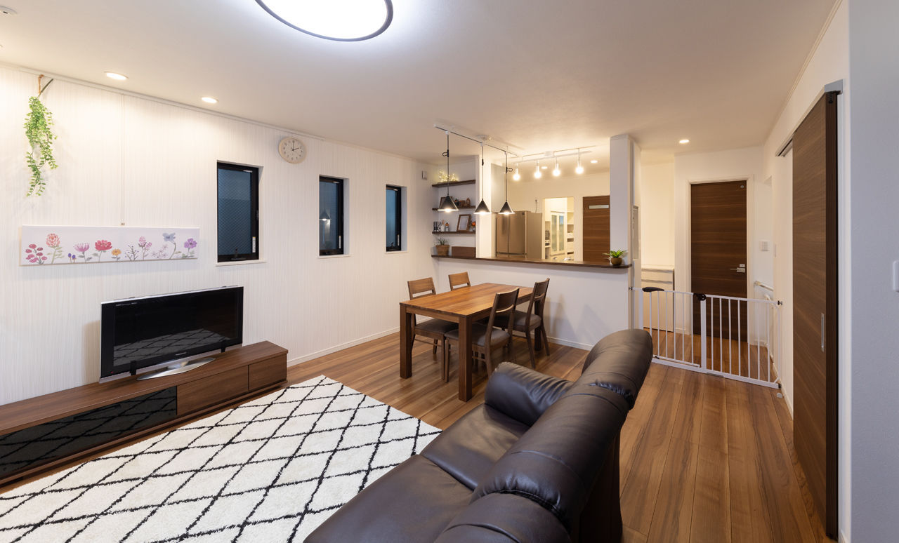 ヒノキブン 【名古屋市/間取り図/建て替え/狭小３階建】間口約５ｍの家。部屋数も収納も充実。開放感たっぷり２階LDKの建築実例画像2