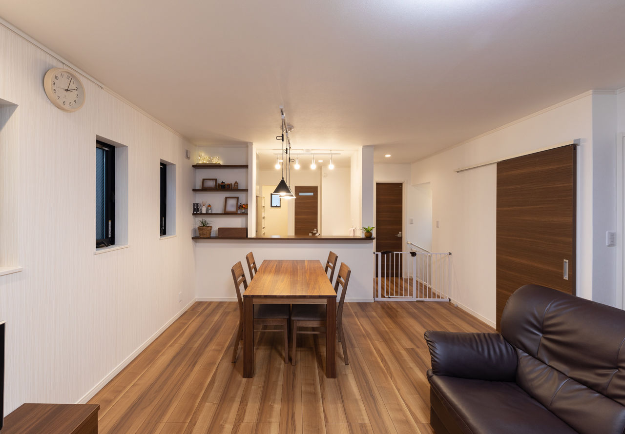 ヒノキブン 【名古屋市/間取り図/建て替え/狭小３階建】間口約５ｍの家。部屋数も収納も充実。開放感たっぷり２階LDKの建築実例画像4