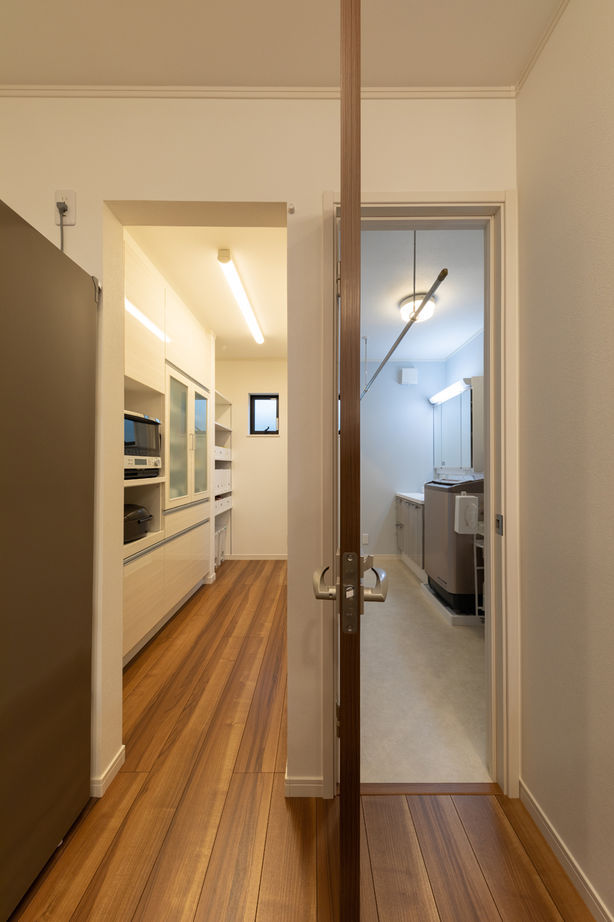 ヒノキブン 【名古屋市/間取り図/建て替え/狭小３階建】間口約５ｍの家。部屋数も収納も充実。開放感たっぷり２階LDKの建築実例画像6