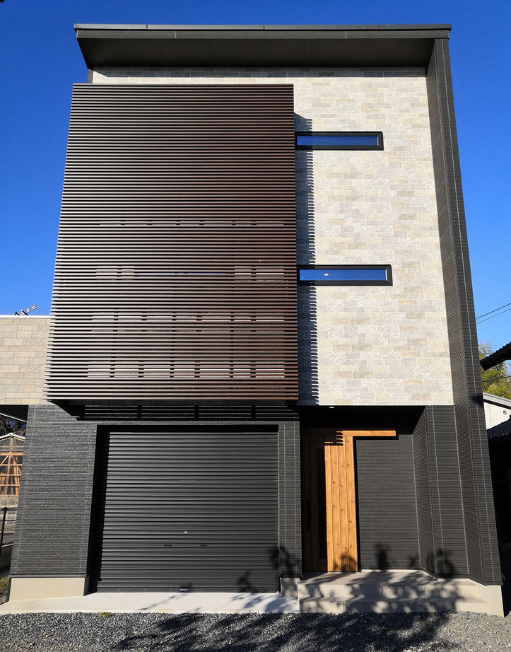 ヒノキブン 【三重県/いなべ市/3階建て＆2階LDK/太陽光発電】憧れのホテルライクな住まいで、子育てがますます楽しみにの建築実例画像1