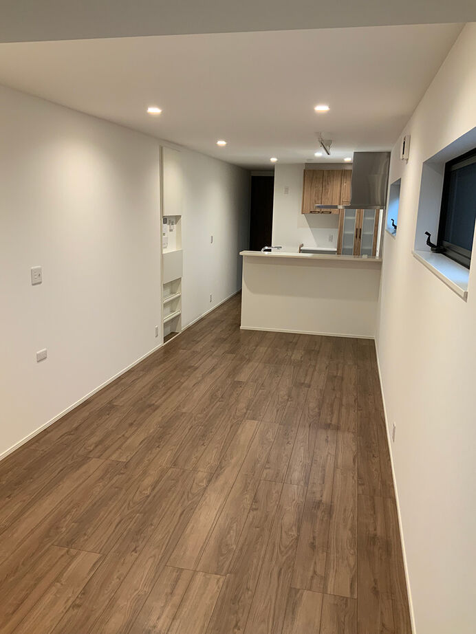 ヒノキブン 【愛知県名古屋市/狭小3階建＆2階LDK/店舗兼用】間口2.7mの空間に、快適な暮らしと店舗が両立！の建築実例画像2