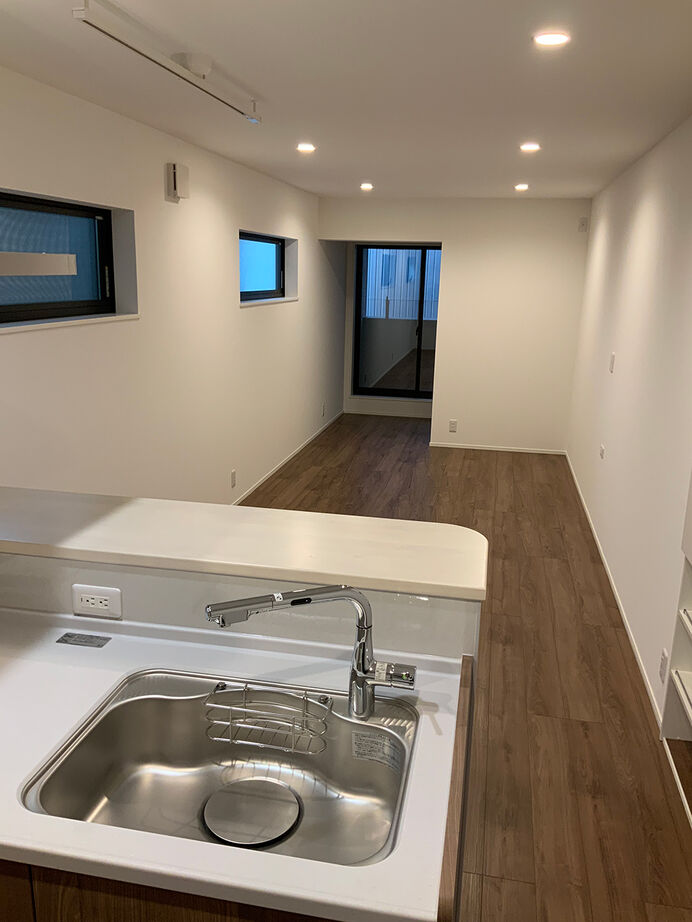 ヒノキブン 【愛知県名古屋市/狭小3階建＆2階LDK/店舗兼用】間口2.7mの空間に、快適な暮らしと店舗が両立！の建築実例画像3