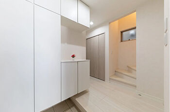 ヒノキブン 【愛知県名古屋市/狭小3階建/インナーガレージ】敷地をギリギリまで活用した間口3.9ｍ・３LDKの家の建築実例画像4