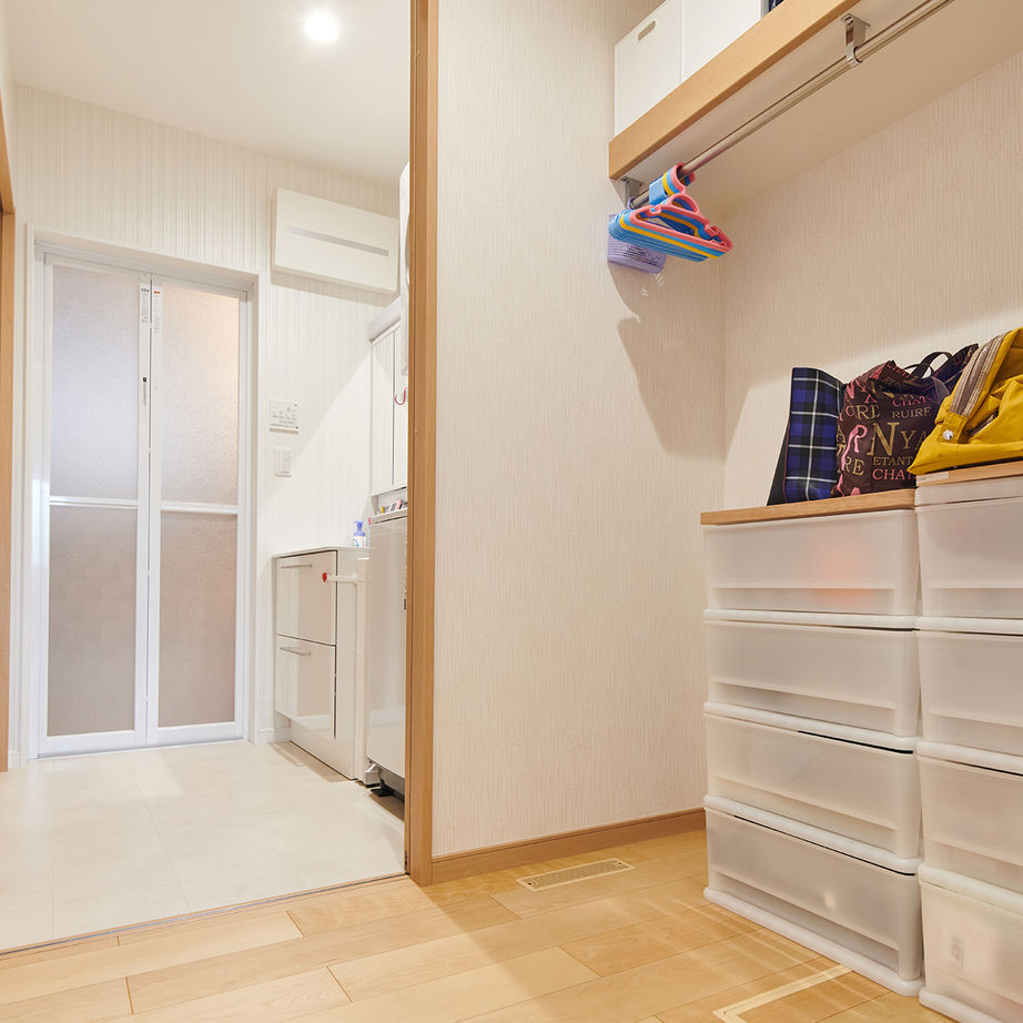 シアーズホーム 【合志/3LDK＋小屋裏収納/2000万円台】1階で生活を完結できる動線とファミリーコンテナで家事子育ても快適の建築実例画像4