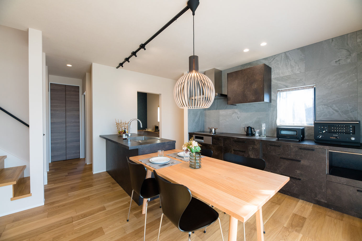 シアーズホーム 【熊本市／3LDK＋土間】趣味を楽しむ土間スペースと書斎としても使える多目的な家事室のある家の建築実例画像4