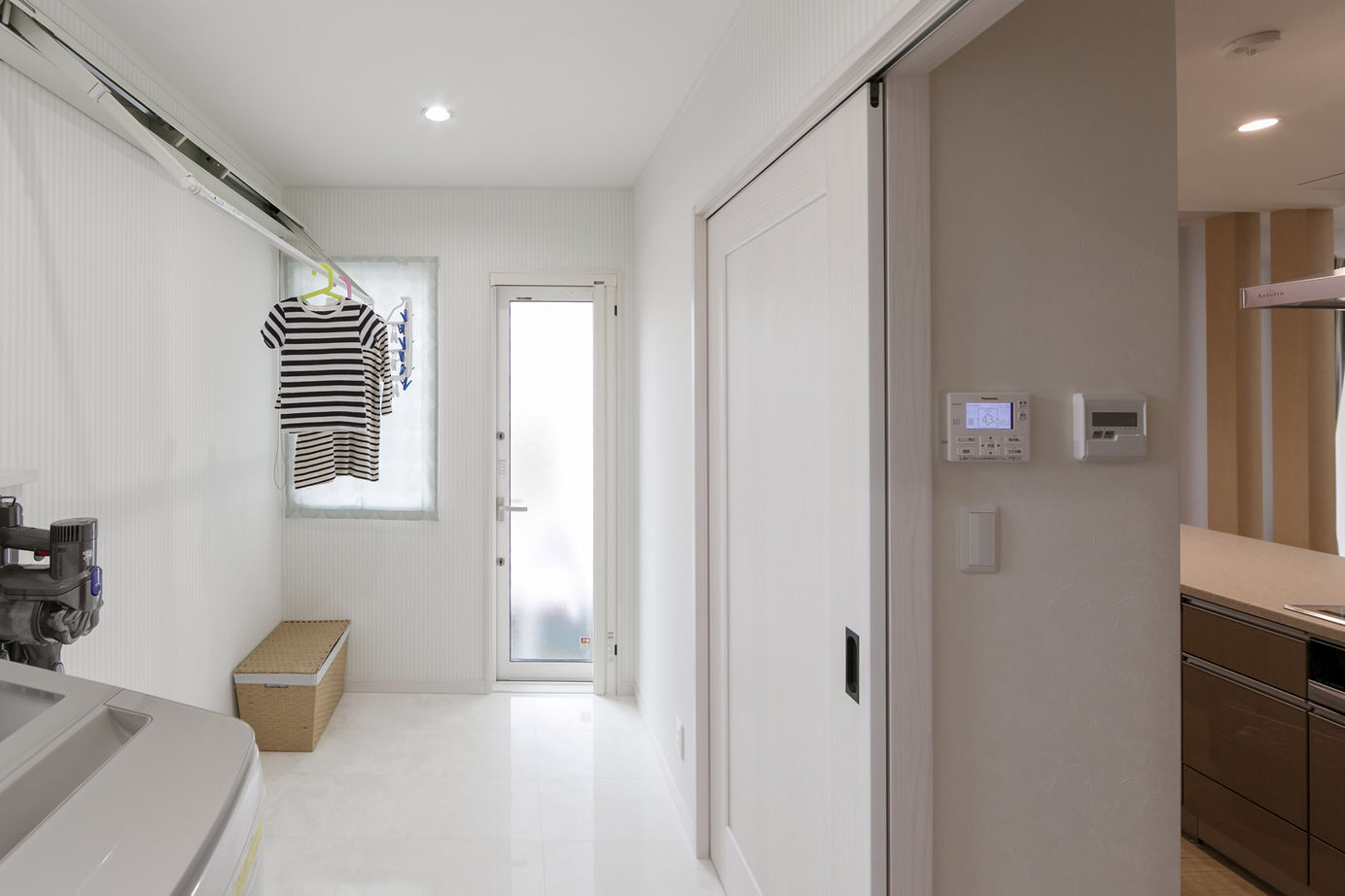 「完全フル装備の家」富士住建 【2000万円台/吹抜け/ランドリールーム/ナチュラル/間取り図】家事動線・設備・コスパに優れたフル装備の家の建築実例画像4