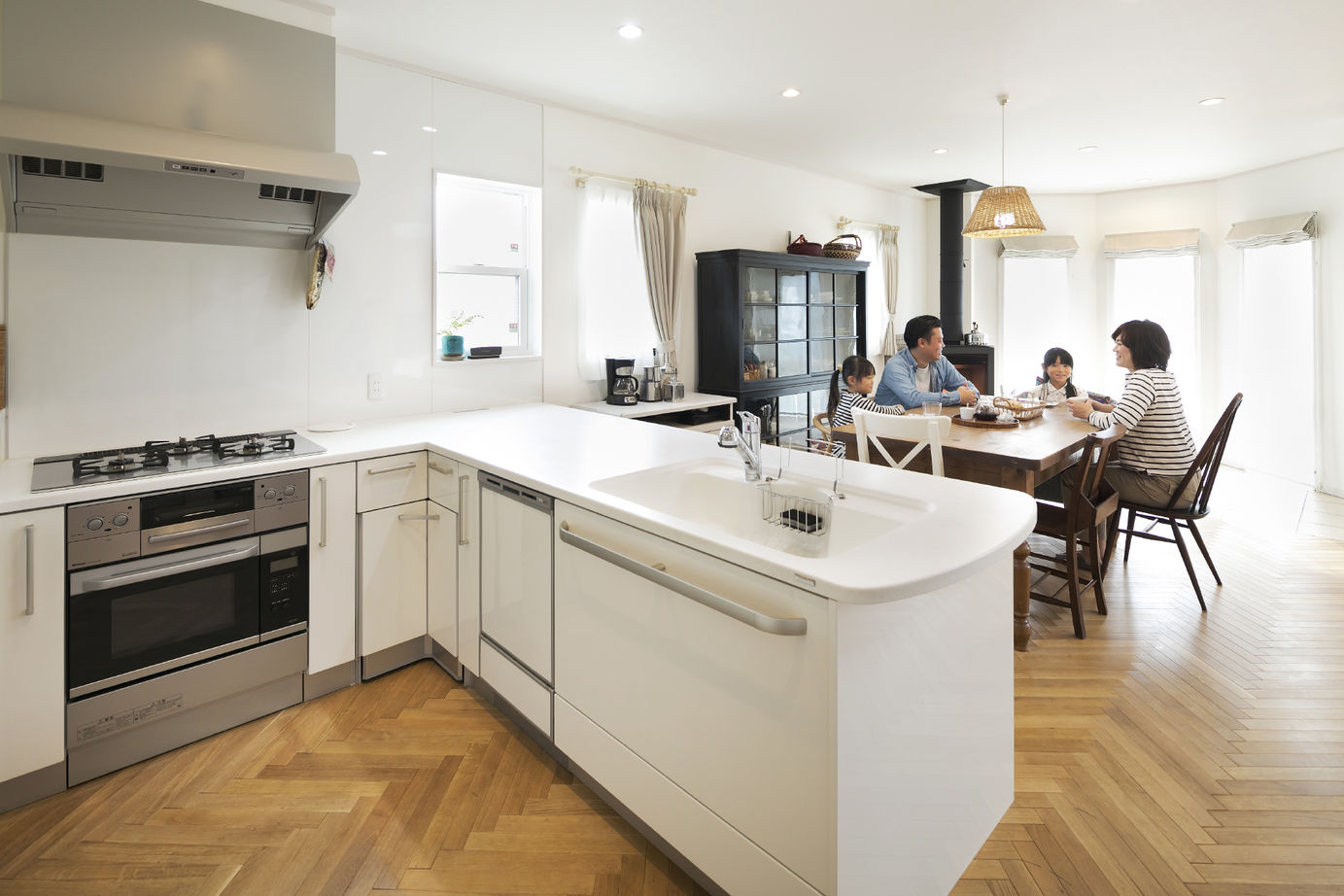 「完全フル装備の家」富士住建 【ペット/ウッドデッキ/2000万円台】犬も猫も家族全員が快適に過ごす広々吹抜けリビングの完全フル装備住宅の建築実例画像3