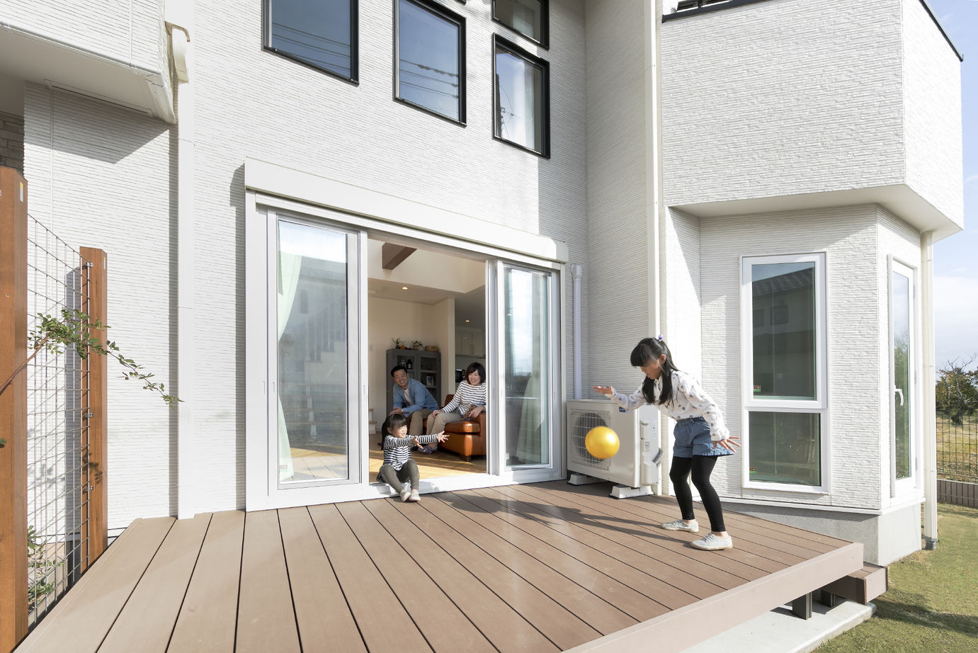 「完全フル装備の家」富士住建 【ペット/ウッドデッキ/2000万円台】犬も猫も家族全員が快適に過ごす広々吹抜けリビングの完全フル装備住宅の建築実例画像9