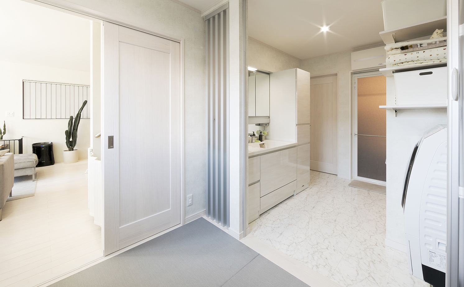 「完全フル装備の家」富士住建 【1000万円台/収納充実/間取り図】シンプルモダンの内装とシックな外観のコントラストが美しいフル装備住宅の建築実例画像6