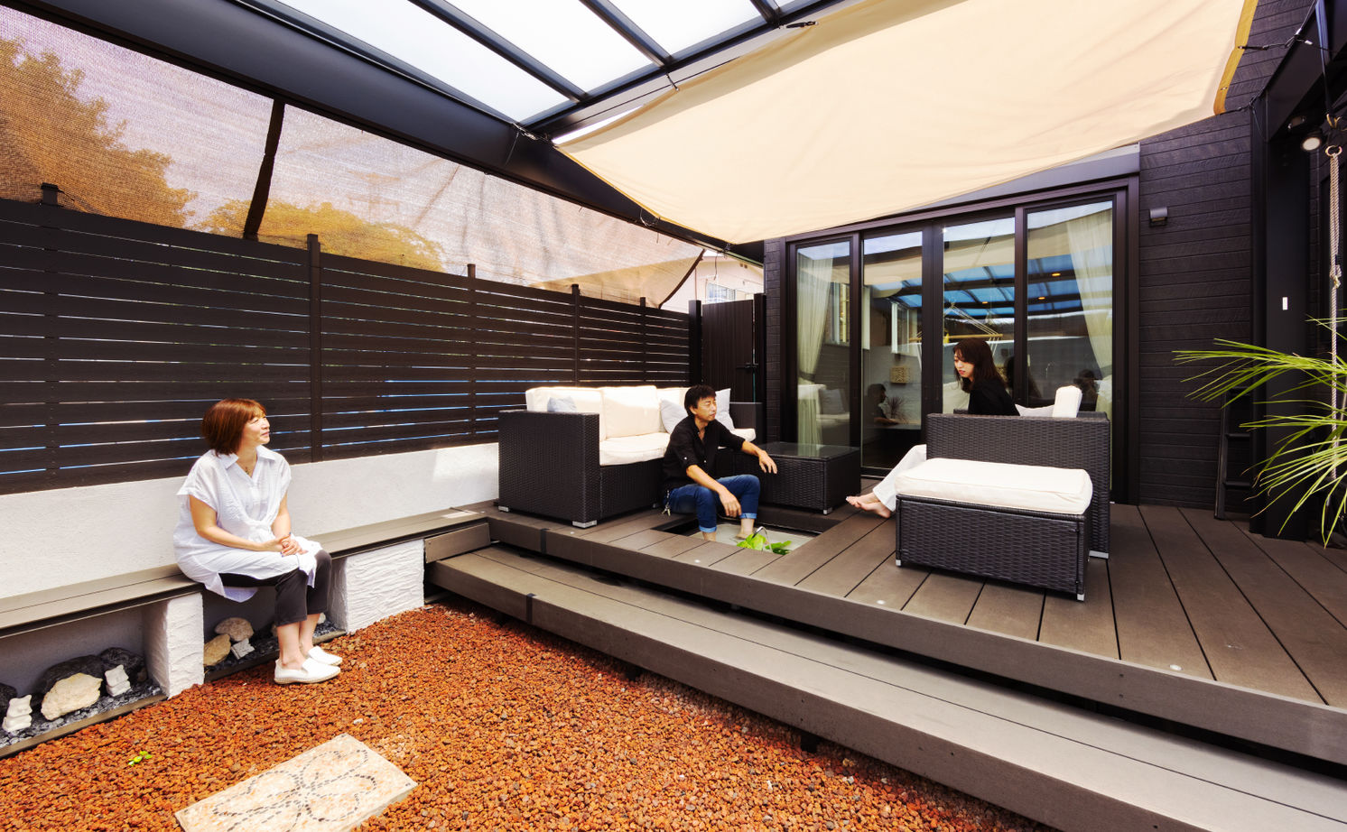 「完全フル装備の家」富士住建 【フル装備住宅/2000万円台/間取り図】ゆったり寛ぎ空間で羽を伸ばす暮らし。吹抜けの開放的なリビングの家の建築実例画像2