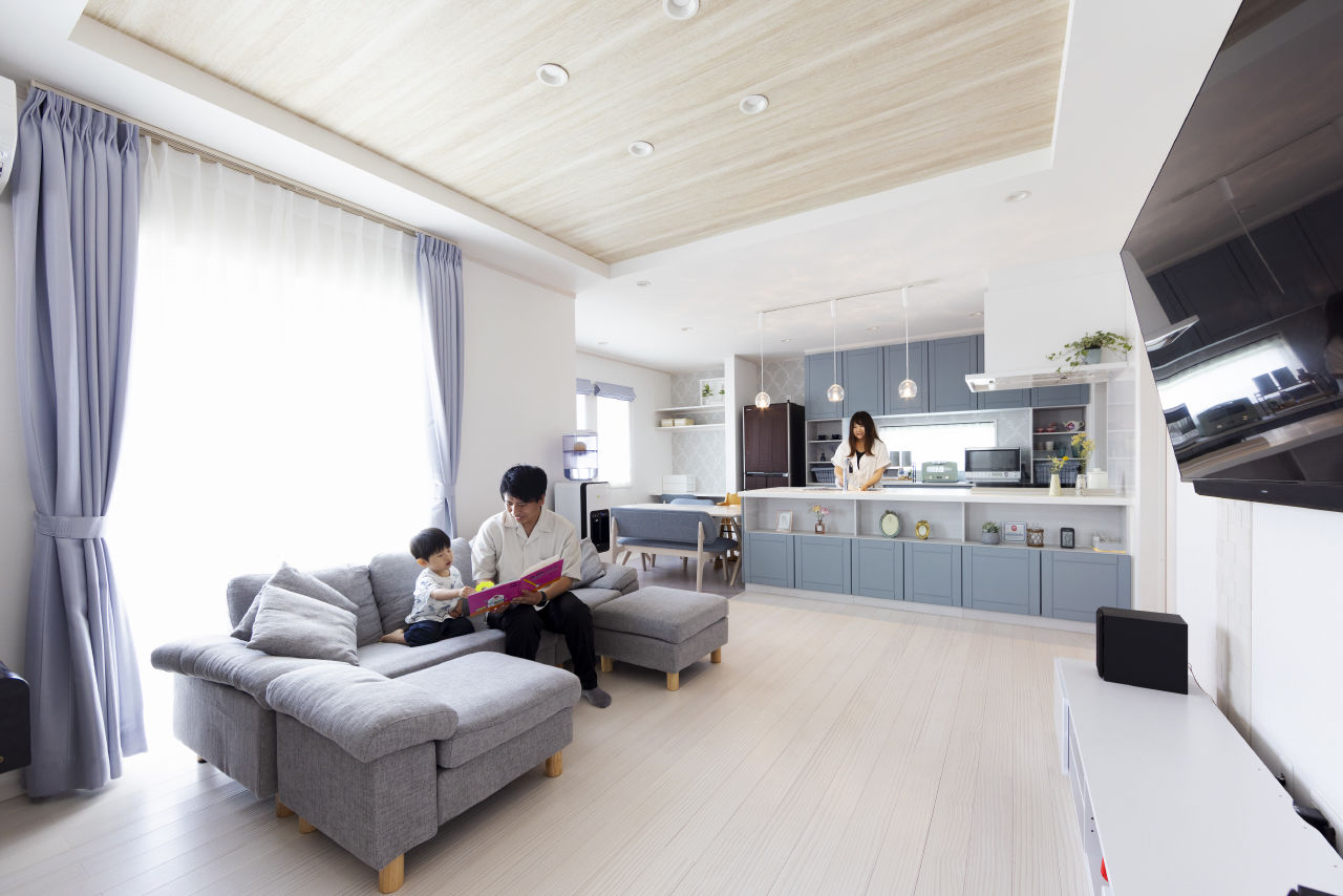 「完全フル装備の家」富士住建 【子育て／家事ラク動線/間取り図有】爽やかなカラーリングでまとめたフル装備住宅の建築実例画像1