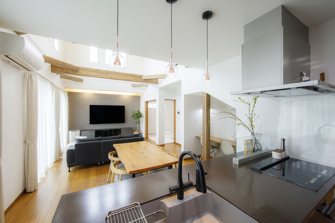 「完全フル装備の家」富士住建 【家事ラク動線/子育て/間取り図有】家事も育児も楽しくできる子どもを見守れる家の建築実例画像2