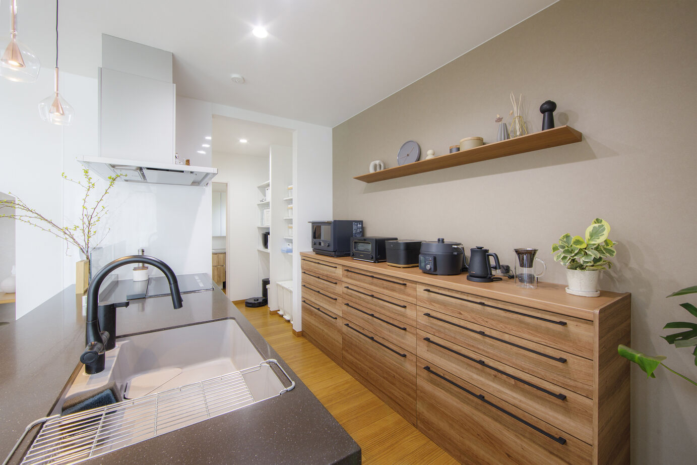 「完全フル装備の家」富士住建 【家事ラク動線/子育て/間取り図有】家事も育児も楽しくできる子どもを見守れる家の建築実例画像4