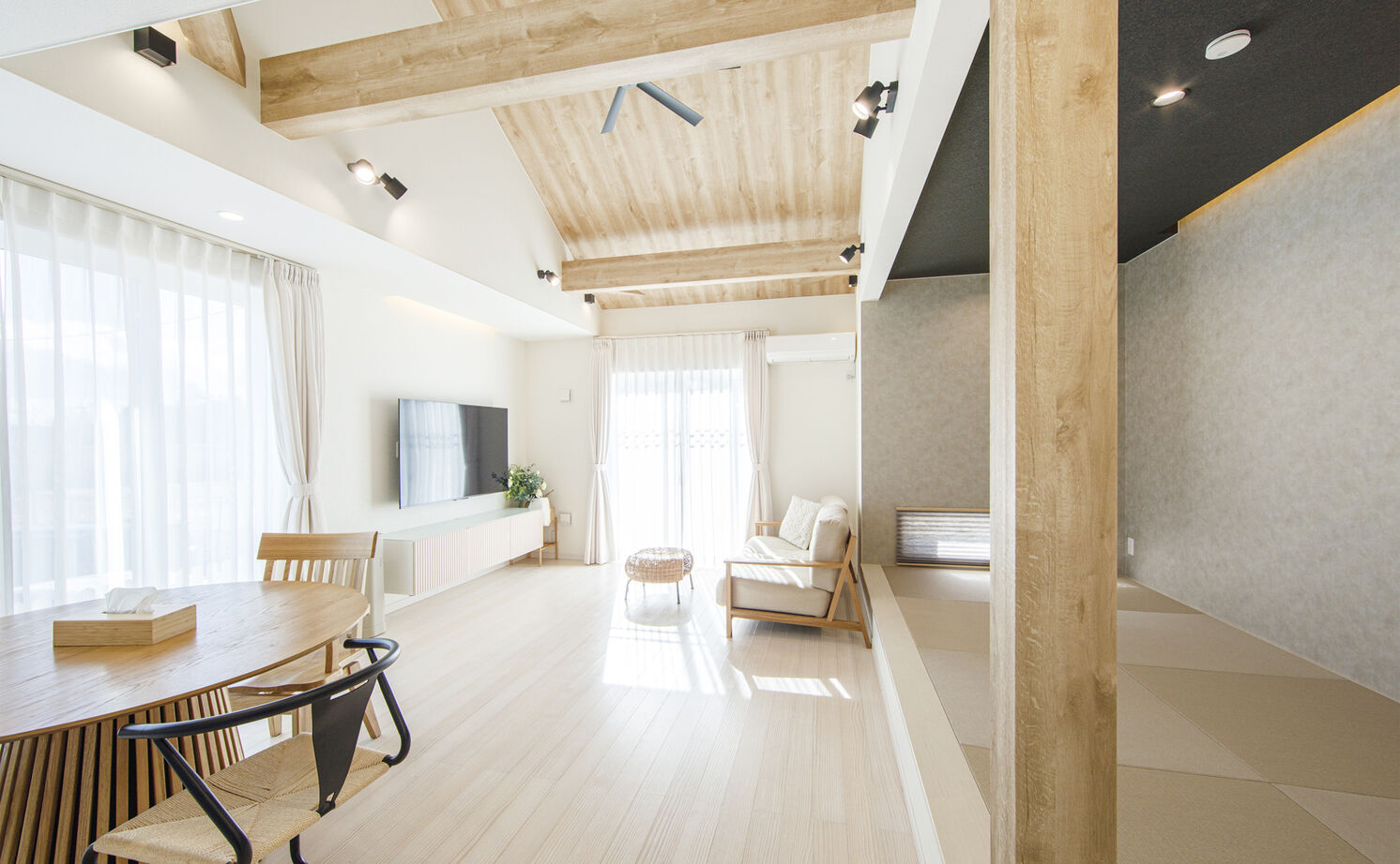 「完全フル装備の家」富士住建 【平屋/家事ラク動線/子育て/間取り図有】心地よい開放感にあふれるフル装備の平屋の建築実例画像4