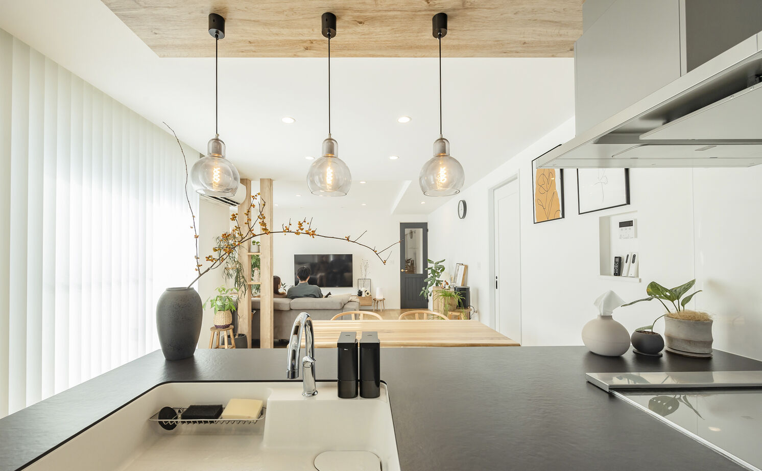 「完全フル装備の家」富士住建 【家事ラク動線/収納充実/間取り図有】ウッディな温もりとスタイリッシュなデザインが融合したフル装備住宅の建築実例画像2