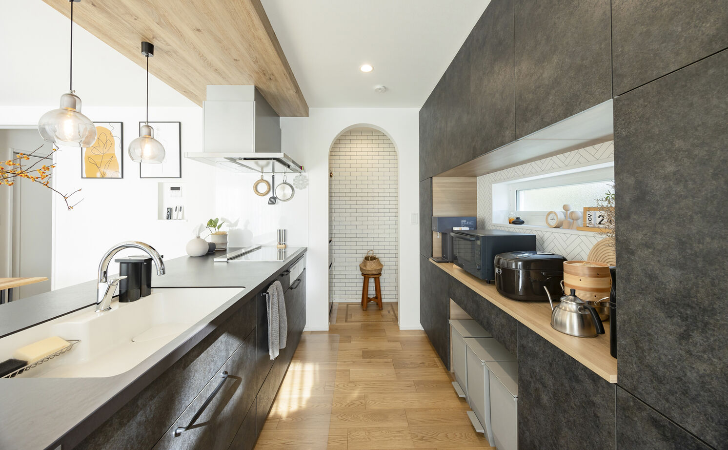 「完全フル装備の家」富士住建 【家事ラク動線/収納充実/間取り図有】ウッディな温もりとスタイリッシュなデザインが融合したフル装備住宅の建築実例画像4