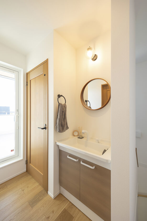 「完全フル装備の家」富士住建 【家事ラク動線/収納充実/間取り図有】ウッディな温もりとスタイリッシュなデザインが融合したフル装備住宅の建築実例画像8