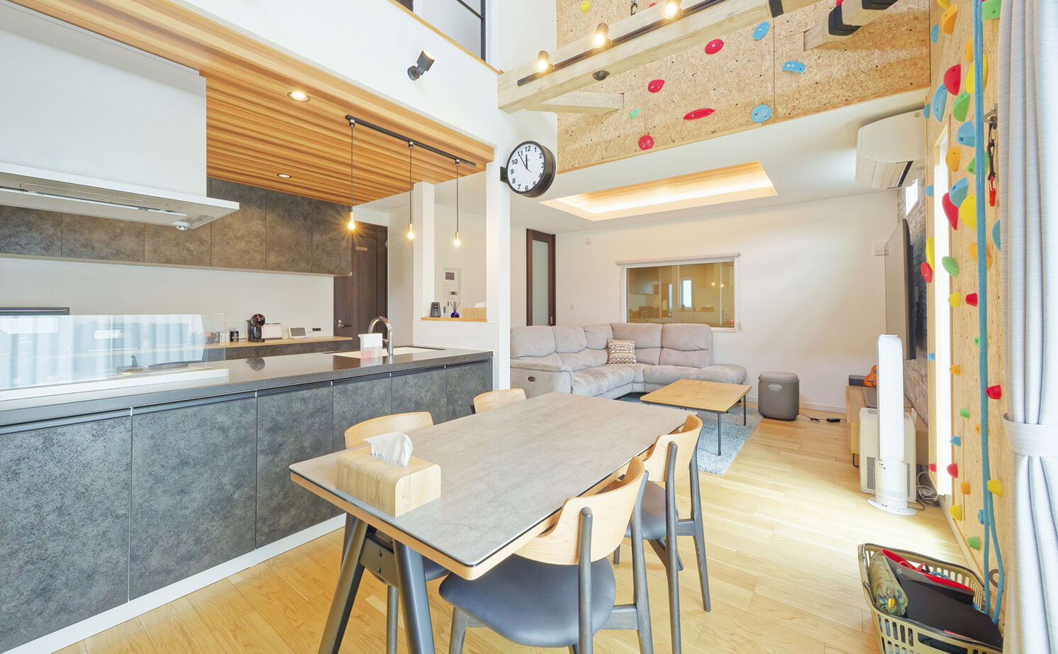 「完全フル装備の家」富士住建 【インナーガレージ/ボルダリング/間取り図有】趣味を詰め込んだフル装備住宅の建築実例画像