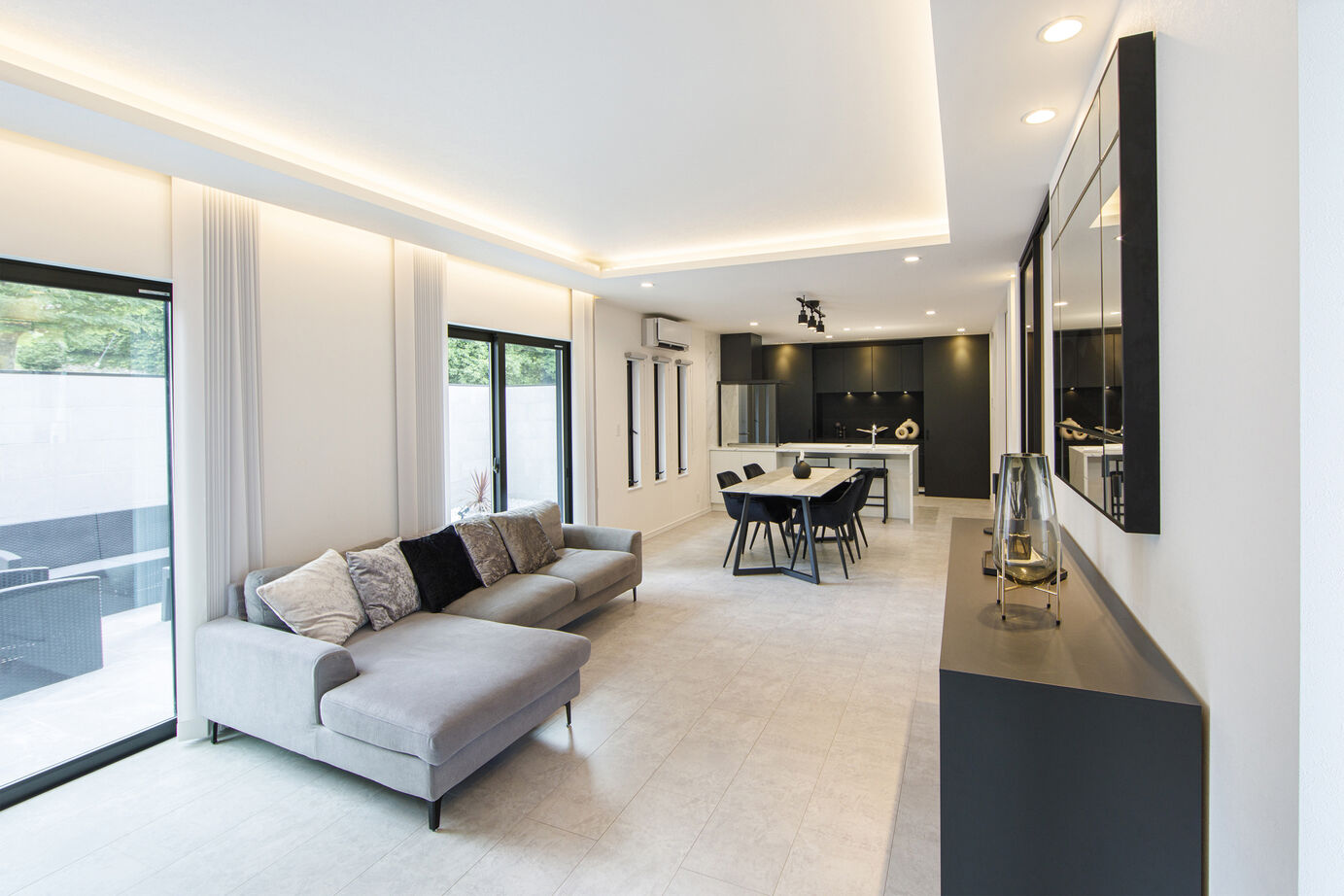 「完全フル装備の家」富士住建 【家事ラク/デザイン】非日常が味わえるリゾートライクなフル装備住宅の建築実例画像1