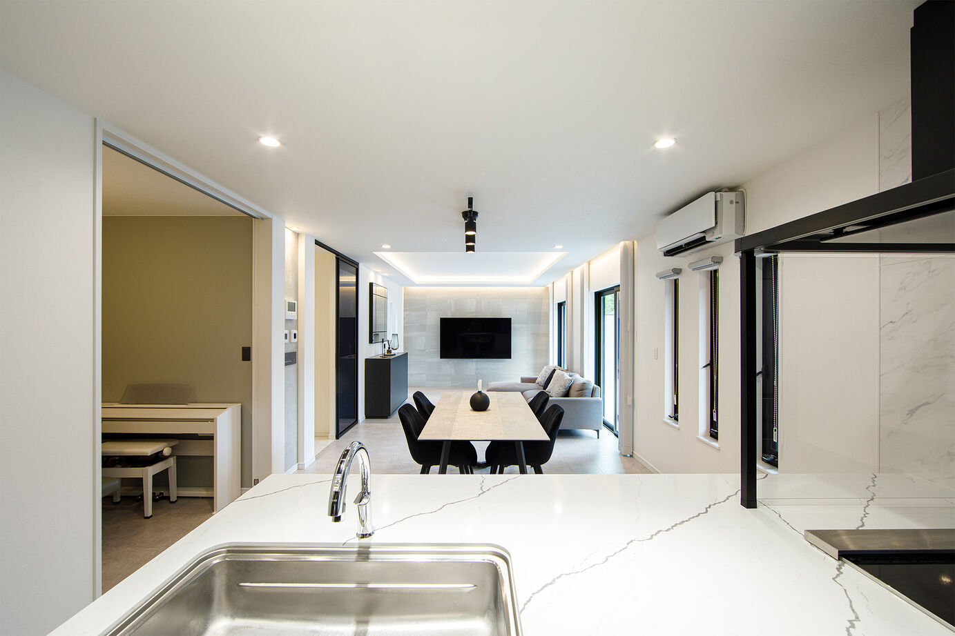 「完全フル装備の家」富士住建 【家事ラク/デザイン】非日常が味わえるリゾートライクなフル装備住宅の建築実例画像2