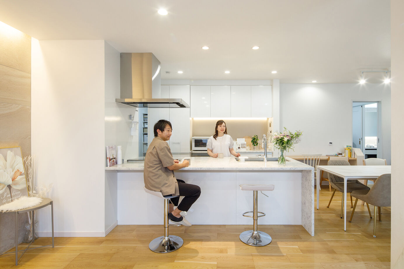 「完全フル装備の家」富士住建 【家事・子育て/デザイン】家族との距離が近い白を基調にした大空間のフル装備住宅の建築実例画像3
