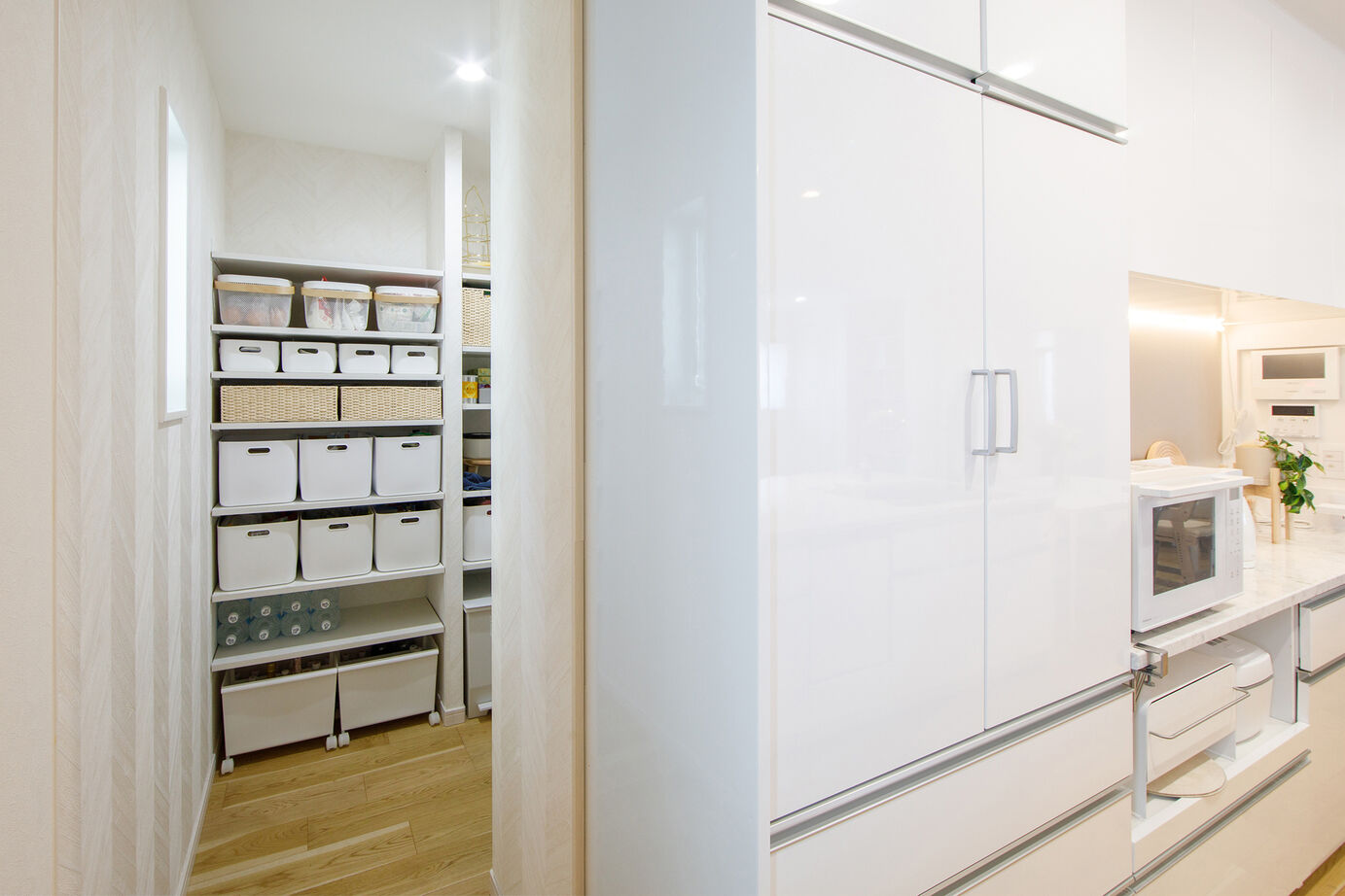 「完全フル装備の家」富士住建 【家事・子育て/デザイン】家族との距離が近い白を基調にした大空間のフル装備住宅の建築実例画像4